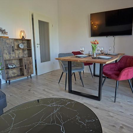 Apartamento "Hogulu" Brandenburg, Balkon, Neustadt, Kueche, Wassernaehe - Parkplatz Inklusive Brandenburg  Habitación foto